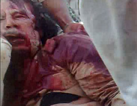 دفن جثة القذافي في مكان مجهول بالصحراء فجر اليوم صورة رقم 1