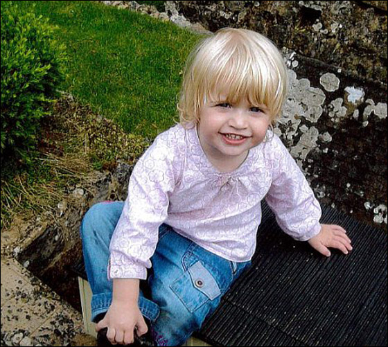 فتاة في الثانية تصاب بالشلل بعد ان علقت نفسها على حبال الستائر!! صورة رقم 3