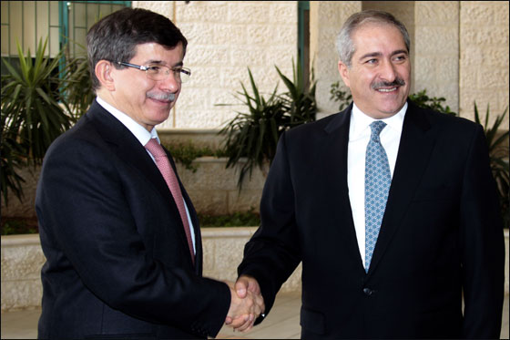 أوغلو: ما يجري في سوريا هو ممارسات لا انسانية ضد المدنيين!! صورة رقم 4