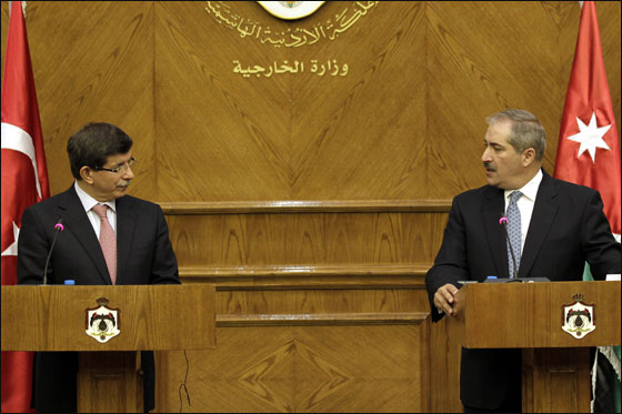 أوغلو: ما يجري في سوريا هو ممارسات لا انسانية ضد المدنيين!! صورة رقم 6