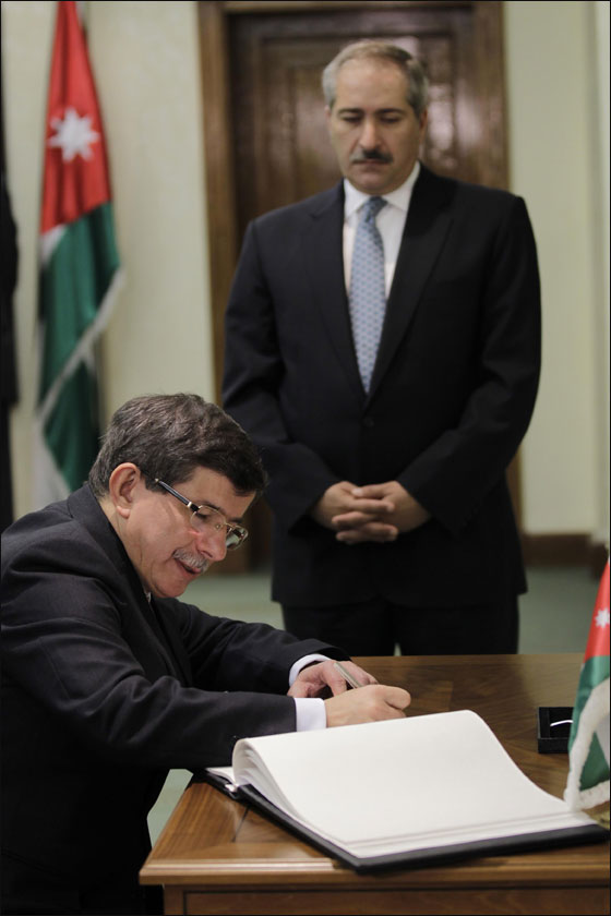 أوغلو: ما يجري في سوريا هو ممارسات لا انسانية ضد المدنيين!! صورة رقم 9