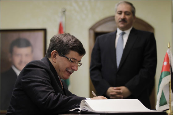 أوغلو: ما يجري في سوريا هو ممارسات لا انسانية ضد المدنيين!! صورة رقم 2