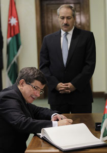 أوغلو: ما يجري في سوريا هو ممارسات لا انسانية ضد المدنيين!! صورة رقم 1