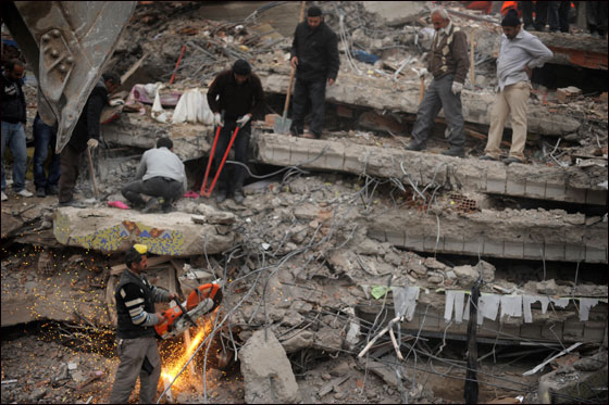 بعد أن شفي تماما من مرض سرطان الدم فقد حياته في الزلزال!! صورة رقم 2