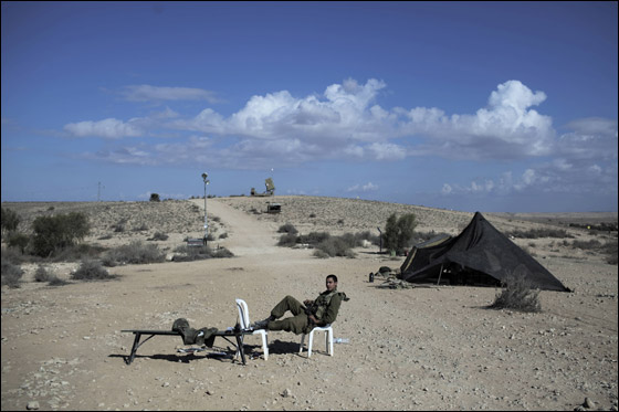 الصحف الاسرائيلية تتهكم من القبة الحديدية واصفة اياها بالنائمة!  صورة رقم 4