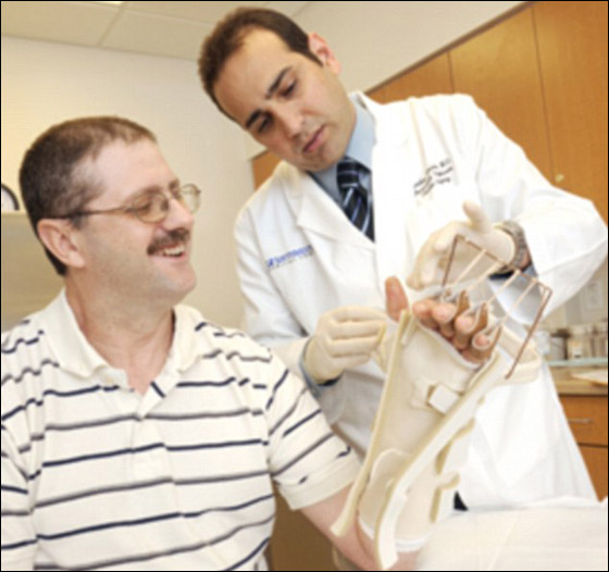 دموع أمريكي دفعت الطبيب لإعادة وصل ذراعه المقطوعة!!  صورة رقم 2