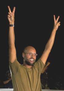 سيف الاسلام ينكر نبأ تسليم نفسه مصرا على خلافة والده القذافي! صورة رقم 1