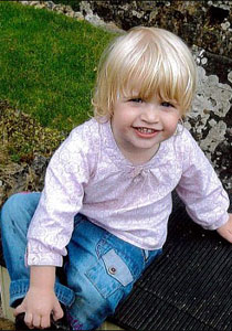 فتاة في الثانية تصاب بالشلل بعد ان علقت نفسها على حبال الستائر!! صورة رقم 1