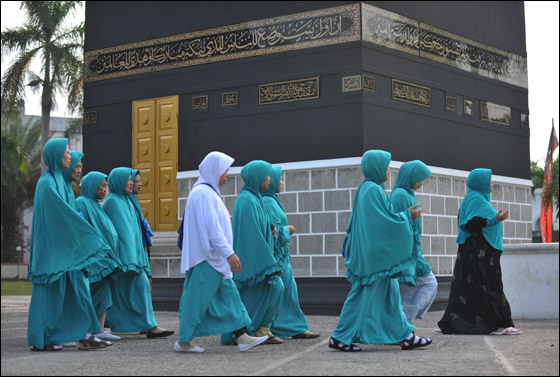 بالصور.. منّى تكتسي بحلة بيضاء مرحبةً بـ3 ملايين حاج!!  صورة رقم 4