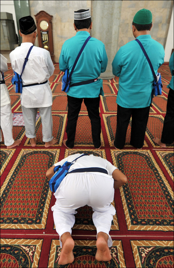 بالصور.. منّى تكتسي بحلة بيضاء مرحبةً بـ3 ملايين حاج!!  صورة رقم 6