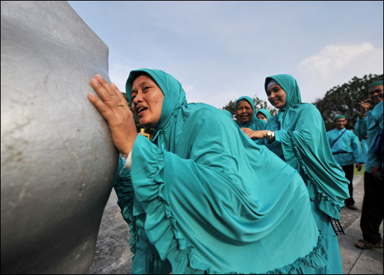 بالصور.. منّى تكتسي بحلة بيضاء مرحبةً بـ3 ملايين حاج!!  صورة رقم 8