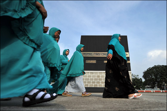 بالصور.. منّى تكتسي بحلة بيضاء مرحبةً بـ3 ملايين حاج!!  صورة رقم 11