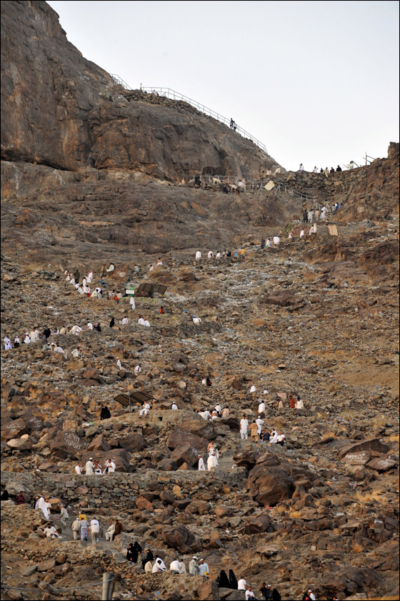 بالصور.. منّى تكتسي بحلة بيضاء مرحبةً بـ3 ملايين حاج!!  صورة رقم 17