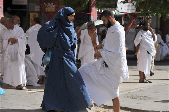 بالصور.. منّى تكتسي بحلة بيضاء مرحبةً بـ3 ملايين حاج!!  صورة رقم 19