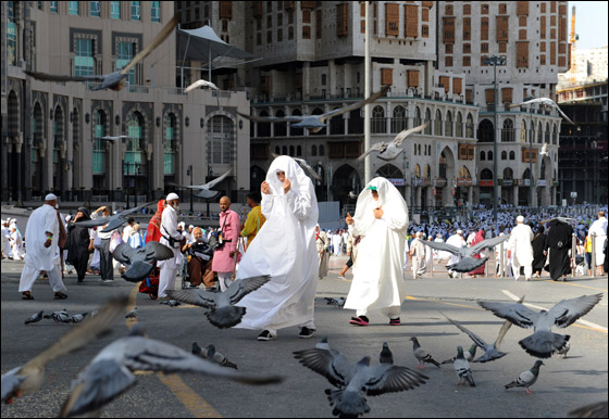 بالصور.. منّى تكتسي بحلة بيضاء مرحبةً بـ3 ملايين حاج!!  صورة رقم 22