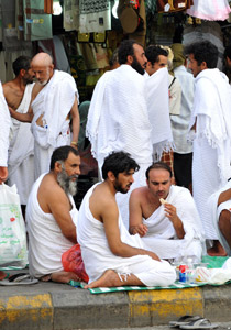 بالصور.. منّى تكتسي بحلة بيضاء مرحبةً بـ3 ملايين حاج!!  صورة رقم 1