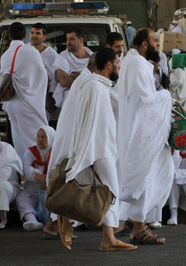 بالصور.. منّى تكتسي بحلة بيضاء مرحبةً بـ3 ملايين حاج!!  صورة رقم 2