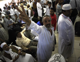 الملك عبدالله يستضيف 477 حاجا من الأسرى المفرج عنهم!! صورة رقم 1