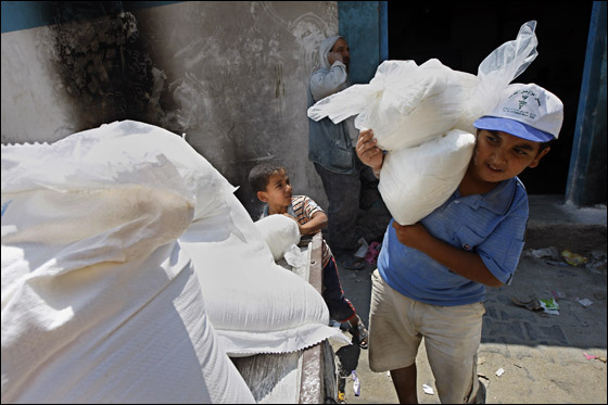 سفينتان اسرائيليتان تعترضان قافلة امواج الحرية المتجهة لغزة!  صورة رقم 8