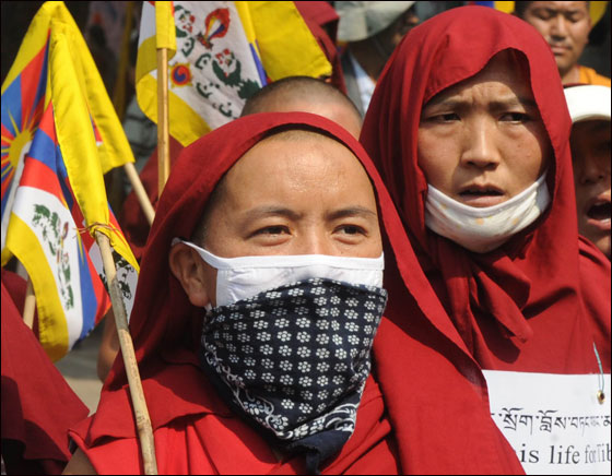 احتجاجا على الحكم في الصين.. راهبة تقوم بحرق نفسها!  صورة رقم 7