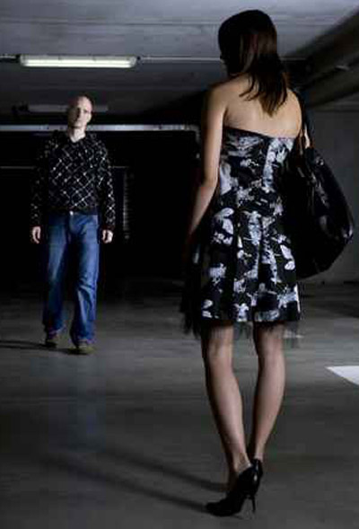 شرطية حاولت الايقاع بمجرم.. فوقعت ضحية للاغتصاب! صورة رقم 1