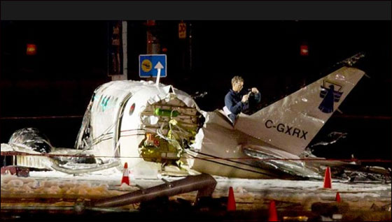 كندي يعرض حياته للخطر لانقاذ ركاب طائرة مشتعلة!!  صورة رقم 2