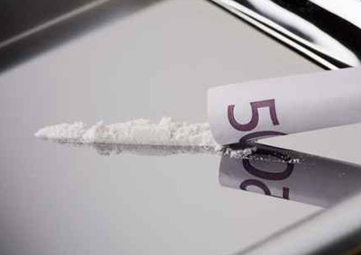 بمناسبة عيد الاضحى.. قهوجي يوزع الحشيش! صورة رقم 1