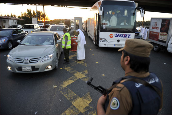 أكثر من ثلاثة ملايين حاج يقفون على عرفات اليوم  صورة رقم 32
