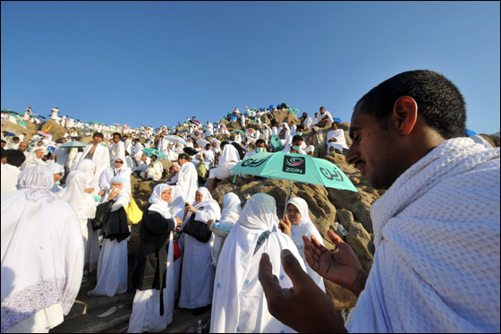 أكثر من ثلاثة ملايين حاج يقفون على عرفات اليوم  صورة رقم 11