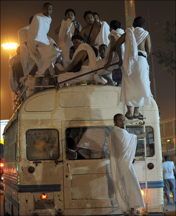 أكثر من ثلاثة ملايين حاج يقفون على عرفات اليوم  صورة رقم 8