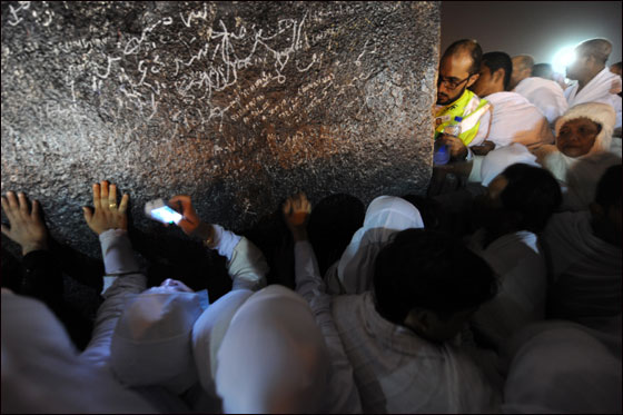 أكثر من ثلاثة ملايين حاج يقفون على عرفات اليوم  صورة رقم 10