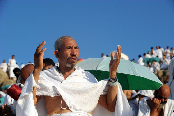 أكثر من ثلاثة ملايين حاج يقفون على عرفات اليوم  صورة رقم 16