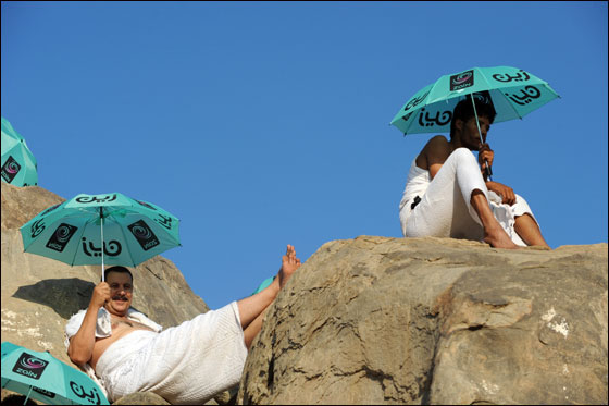 أكثر من ثلاثة ملايين حاج يقفون على عرفات اليوم  صورة رقم 15