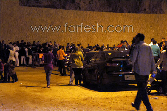 عمرو دياب يفاجىء الجميع بملابسه والفوضى تعم حفلته في العيد! صورة رقم 6 عمرو دياب يفاجىء الجميع بملابسه والفوضى تعم حفلته في العيد! صورة رقم 6