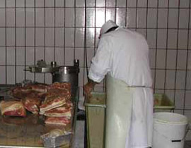 قتل زوجته وعرض لحمها للبيع في مجزرته يوم العيد! صورة رقم 1