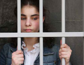 300 الف ريال لاخراج ام لثمانية صغار من السجن صورة رقم 1