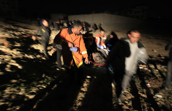 سقوط قتيل وجرح اخرين بغارة اسرائيلية على قطاع غزة!  صورة رقم 4