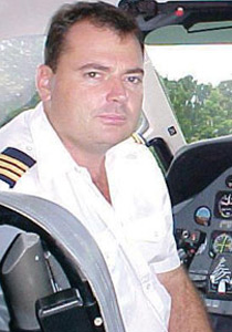 طيار يُصاب بشلل أثناء الطيران وينقذ حياة الكثيرين على الأرض!! صورة رقم 1