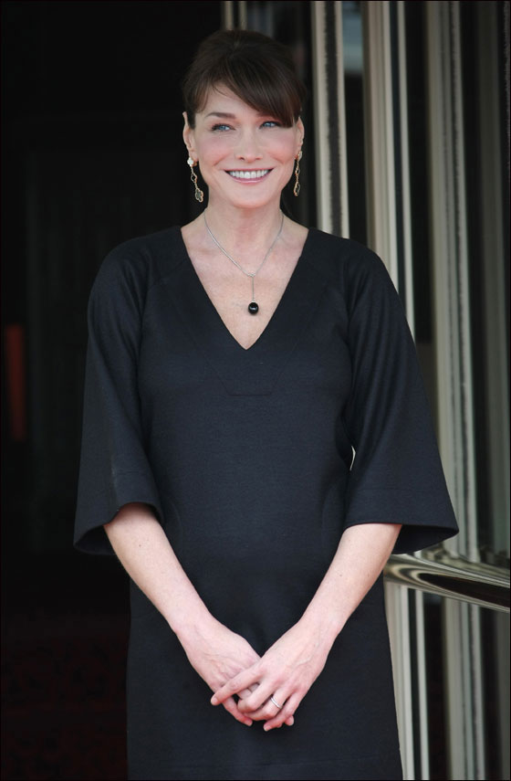 الرئيس الفرنسي نيكولا ساركوزي يثير سخط امهات فرنسا!  صورة رقم 3