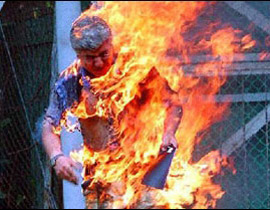 عصابة سود تحرق جزائريا وهو نائم!! صورة رقم 1