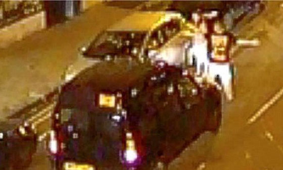 سائق تاكسي عربي يدهس راكبا لانه دفع اقل مما أظهر العدّاد!!  صورة رقم 5