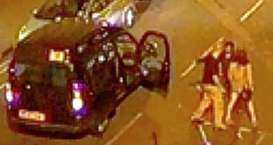 سائق تاكسي عربي يدهس راكبا لانه دفع اقل مما أظهر العدّاد!!  صورة رقم 6