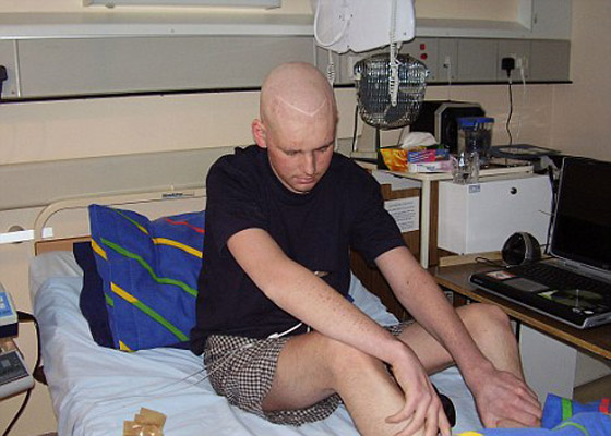 بعد ان حصل على نخاع عظمي.. قام برحلة بحرية لدعم مرضى السرطان صورة رقم 5