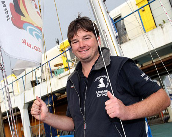 بعد ان حصل على نخاع عظمي.. قام برحلة بحرية لدعم مرضى السرطان صورة رقم 7