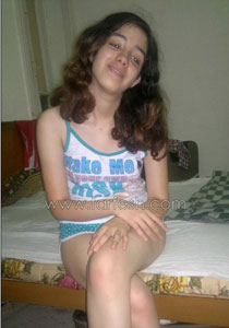 علياء المخلع الملابسة: أمارس النوع الآمن وفقدت عذرتي في سن الـ18! صورة رقم 1