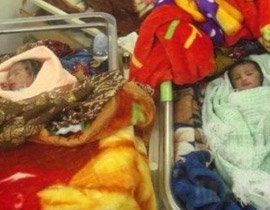 في سن الاربعين.. يمنية تضع توأمين احدهما بأسنان!! صورة رقم 1 في سن الاربعين.. يمنية تضع توأمين احدهما بأسنان!! صورة رقم 1