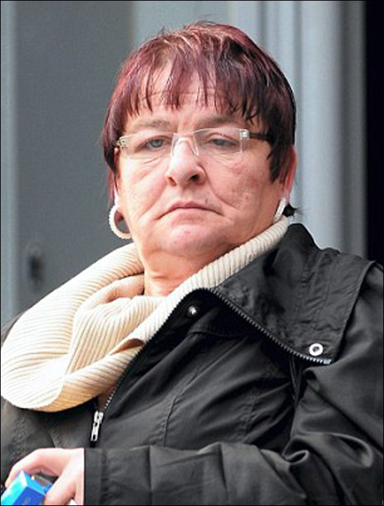 جدتان تسرقان سوبر ماركت وتفشل خطتهما بسبب نفاد الوقود!  صورة رقم 2