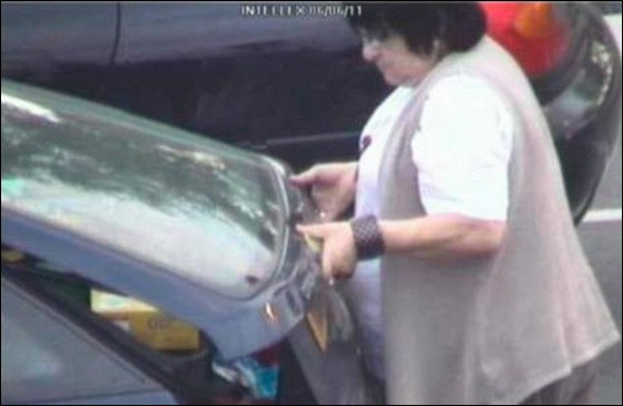 جدتان تسرقان سوبر ماركت وتفشل خطتهما بسبب نفاد الوقود!  صورة رقم 6