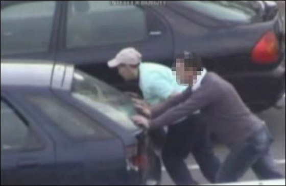 جدتان تسرقان سوبر ماركت وتفشل خطتهما بسبب نفاد الوقود!  صورة رقم 7