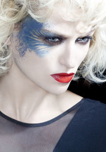 كيرلاين تقدّم مكياج خريف وشتاء 2011-2012  صورة رقم 1